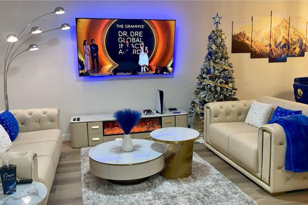 YYC Luxury Home Away From Home, A Villa With 3 Bdrm And 3 Bath מראה חיצוני תמונה